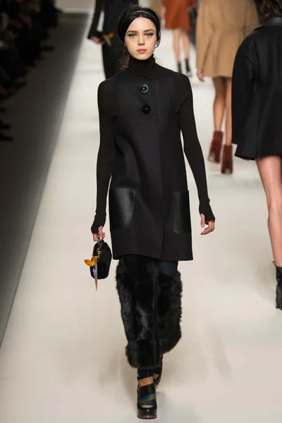 Look 27